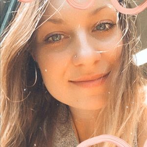 Meet your Posher, Courtney